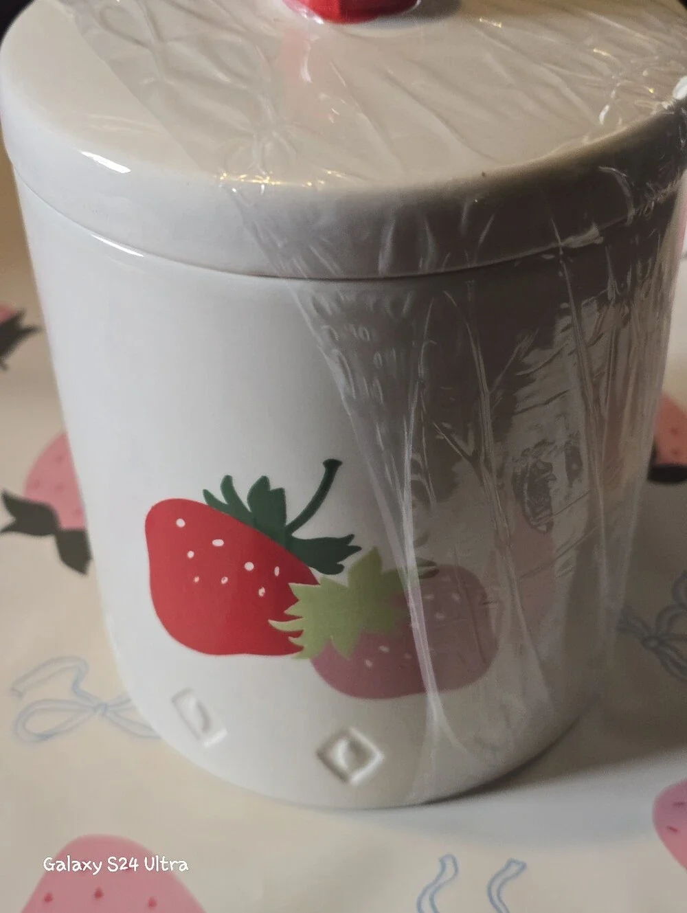 Strawberry 🍓 Decor Ceramic Storage Container With Lid NEW